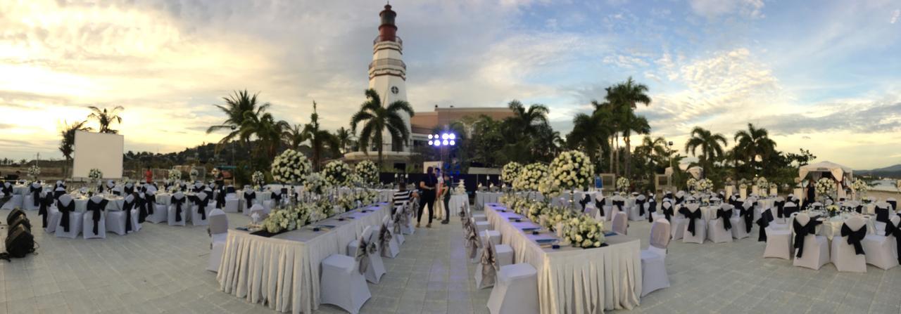 The Lighthouse Marina Resort Olongapo Exterior photo