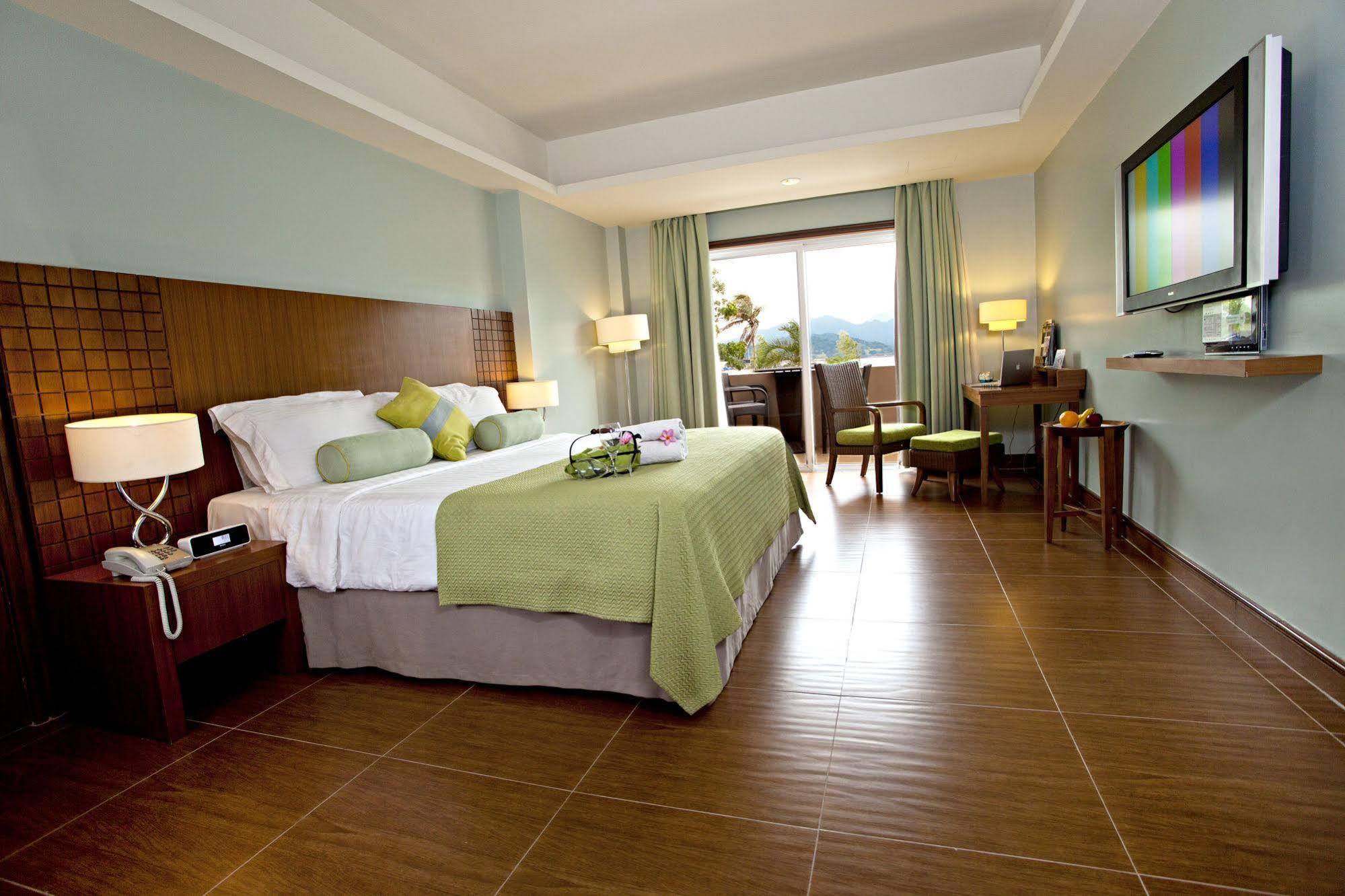 The Lighthouse Marina Resort Olongapo Exterior photo