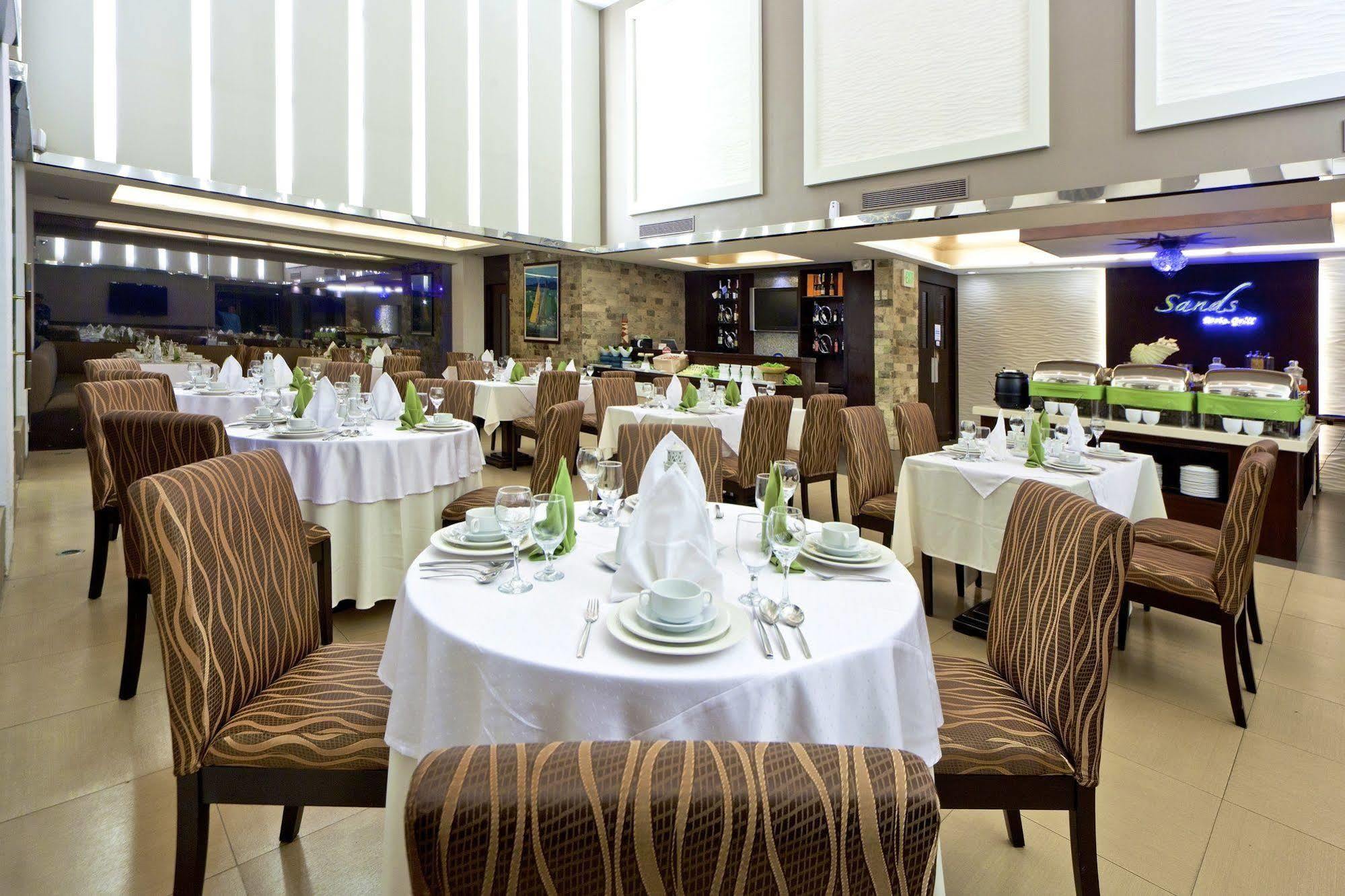 The Lighthouse Marina Resort Olongapo Exterior photo