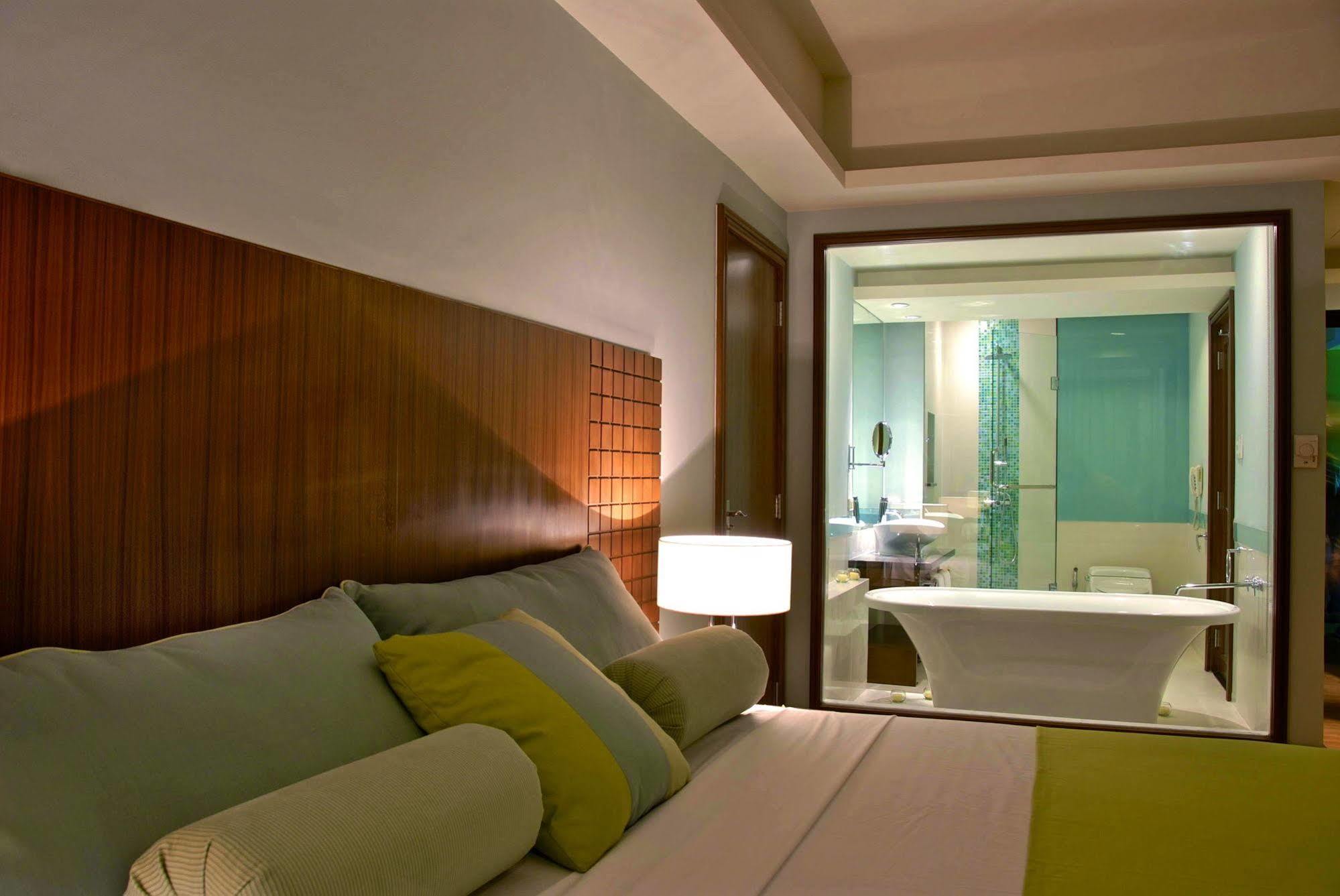 The Lighthouse Marina Resort Olongapo Exterior photo