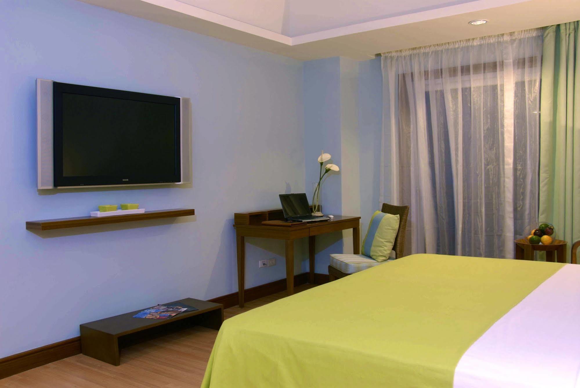 The Lighthouse Marina Resort Olongapo Exterior photo