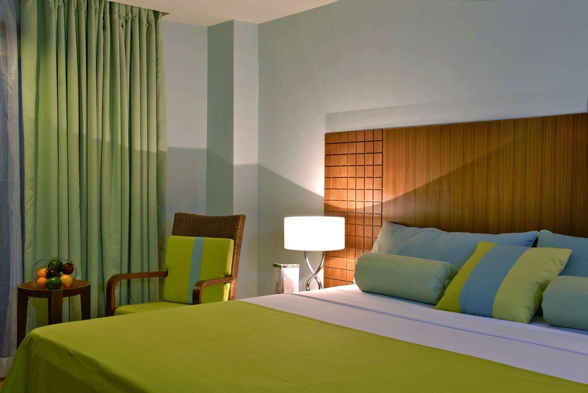 The Lighthouse Marina Resort Olongapo Exterior photo
