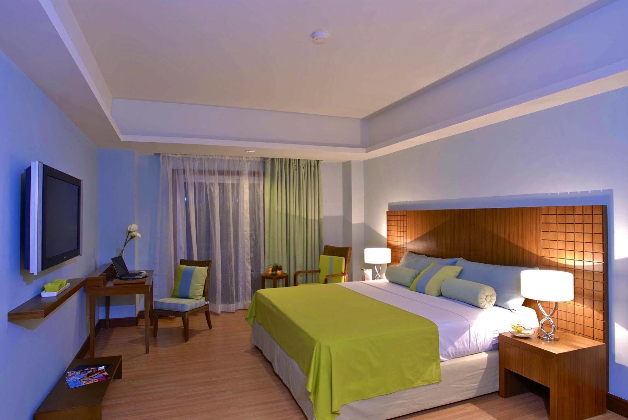 The Lighthouse Marina Resort Olongapo Exterior photo