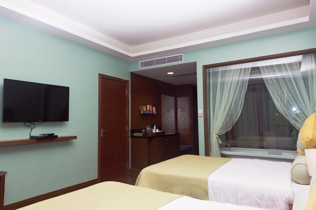 The Lighthouse Marina Resort Olongapo Exterior photo